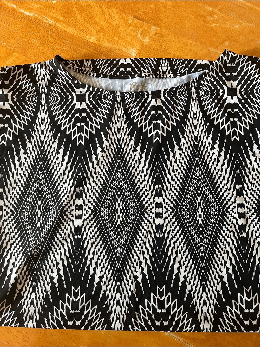 Black & White Geometric Tunic Top - Women